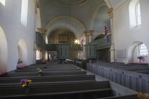 Interior of St Georges with a double pulpit in the centre of the church, the only church in the country with half the pews on the ground floor facing away from the altar. Two galleries either side also face the central pulpits, one of which is used for the sermon and the other for the service, which purportedly took over two hours!